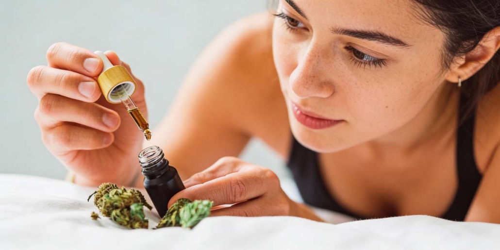 cannabis-extrakt-oel-tropfen-dranabinol-thc-synthetisch-wirkung-effekt-alternative-kapsel-tablette-apotheke-dosierung-frau-besser-schlafen