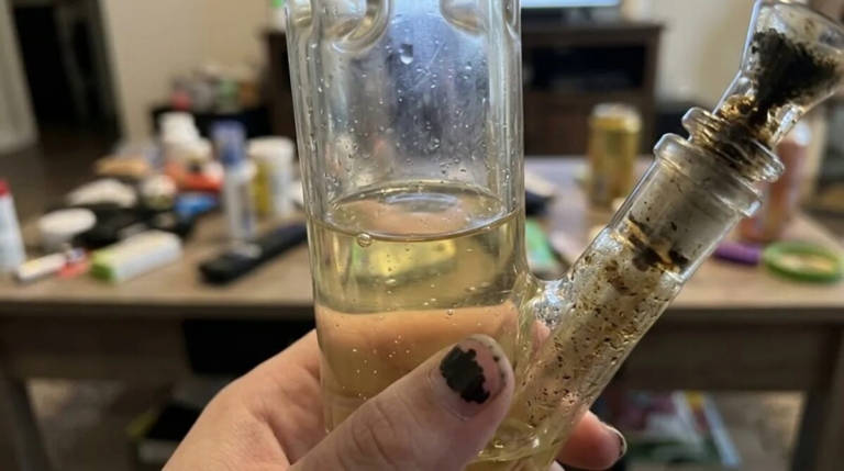 Wieviel Wasser in die Bong: zu viel, zu wenig & richtig füllen?