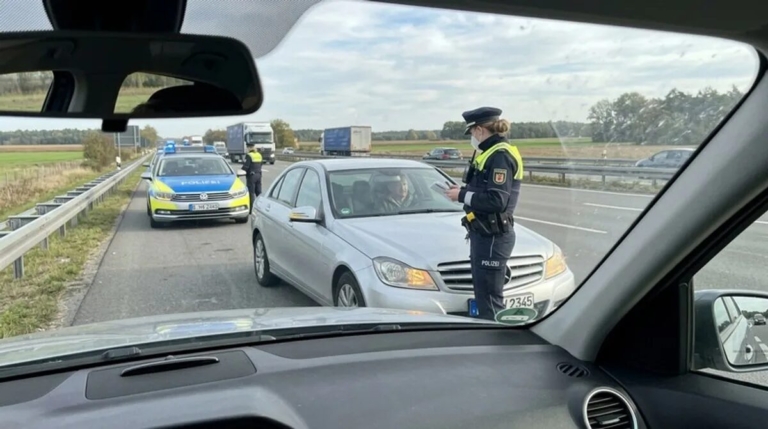 Taschenkontrolle: Darf Polizei & Security nach Cannabis suchen?